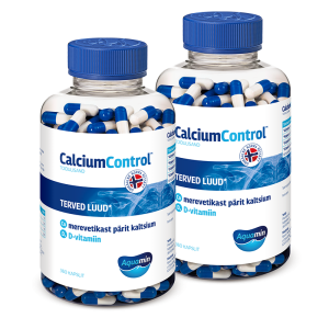 Kaks plastpakendit toidulisandiga CalciumControl® kõrvuti. Sinise korgiga läbipaistvad pudelid sisaldavad valge ja sinise värvi kapsleid. Valgel sildil on toote logo „CalciumControl®“.